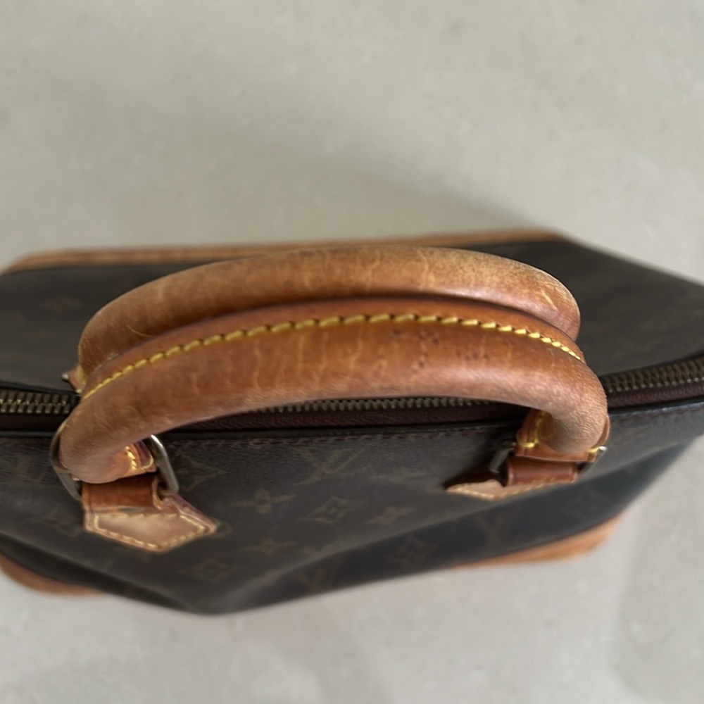 Louis Vuitton Brown Monogram Handbag - Picture 4 of 16